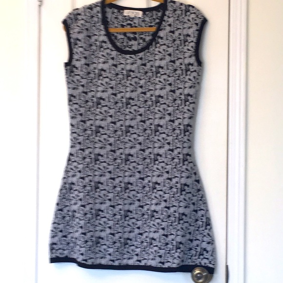 Pink Rose Sweaters - EUC Pink Rose Sleeveless Sweater Vest